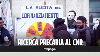 La protesta dei precari del CNR con la quotRuota della fortunaquot [upl. by Ula]