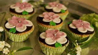 Cupcakes versieren met bloemen [upl. by Osborn]