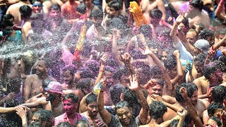 Farbenschlacht trotz Corona Hindus feiern Holi  AFP [upl. by Alaric814]