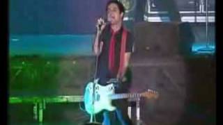 Green Day  Hitchin A Ride Live  Voodoo Festival New Orleans 2004 [upl. by Deacon]