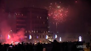 Capodanno a Napoli la città esplode alla mezzanotte nonostante i divieti [upl. by Mehalek]