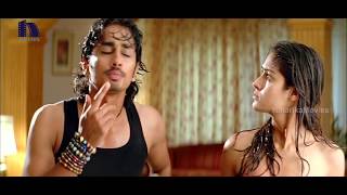 Siddharth And Ileana Love Scene  Munna Removes Sunil Towel  Hilarious Comedy  Aata Movie Scenes [upl. by Aerdnaz]