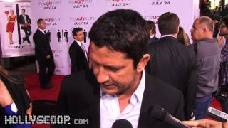 Gerard Butler calls Jennifer Aniston Sexy Ugly Truth Premiere HD [upl. by Ellora208]