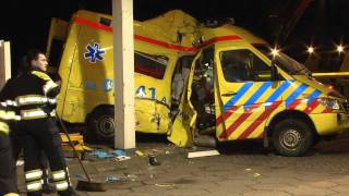 Ernstig gewonde bij ongeval met ambulance [upl. by Ylekalb774]