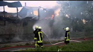 Stall bei Aschersleben geht in Flammen auf [upl. by Laven]