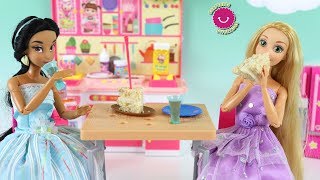 Rapunzel y Jasmín comen SANDWITCHES de verdad en MINITAURA  Juguetes y Princesas Disney [upl. by Saideman]