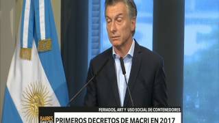 Primeros decretos de Macri en 2017 – Telefe Noticias [upl. by Ahswat]