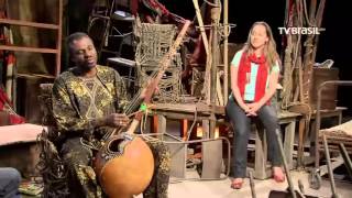 Griot Toumani Kouyaté canta uma história no Arte do Artista [upl. by Adnoral257]