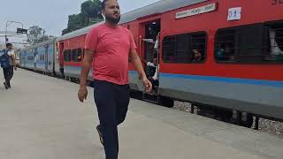 Gorakhpur Malani express arrival at badshahnagar lucknow [upl. by Halpern]