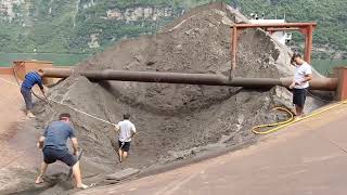 barge unloads 3000 tons of alluvial sand the flow of sand is so relaxing [upl. by Notserc]