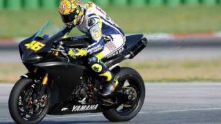 VALENTINO ROSSI SCATENATO TORNA IN MOTO CON LE STAMPELLE [upl. by Frodeen]