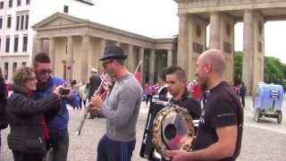 Scuola di Tarantella Montemaranese am Brandenburger Tor Berlin bei Karnaval der Kulturen [upl. by Devlin]