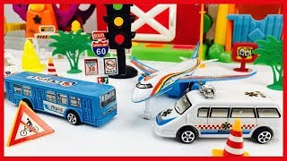 Carros para Niños  Autobus Ambulancia y Avión  Videos Educativos [upl. by Anisamoht]