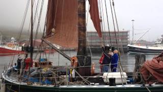 How to rig a topsail in 36 seconds [upl. by Etiragram]