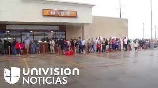 Tiendas en Victoria Texas abarrotadas de personas que buscan amainar la crisis [upl. by Ahoufe969]