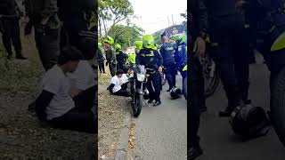 persecusión y captura de fleteros en Medellín [upl. by Sorce]