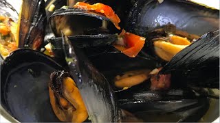 Cozze alla marinara con pomodorini freschi [upl. by Ettenowtna]