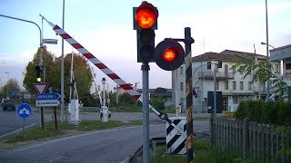 Spoorwegovergang Conegliano I  Railroad crossing  Passaggio a livello [upl. by Nnyliram]