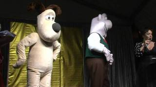 Wallace and Gromit switch on Oldhams christmas lights 2011 [upl. by Eillil680]