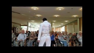 Wattenscheider Elvis Olaf Kostrzewa im Martineum Essen quot Muss i denn quot [upl. by Nilesoy]