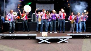 Dweilorkest slut norgus op met Latin Carnaval 2011 in Zevenaar [upl. by Aihseym]