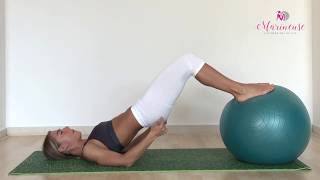 Esercizi per Gambe e Glutei con la fitball [upl. by Joellyn11]