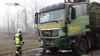 Tödlicher Verkehrsunfall auf der Scharnsteiner Straße in Pettenbach [upl. by Ynamad]