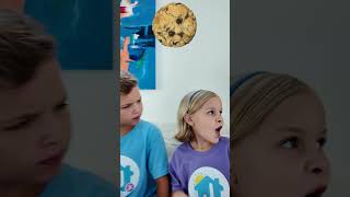 🍪She shares with everyone kidsgames kidssong [upl. by Ronoel248]