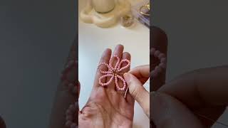 Tutorial llavero de flor con cuentas o mostacillas 🌸 [upl. by Alyose858]