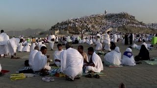 Les pèlerins affluent sur le Mont Arafat moment fort du hajj [upl. by Nesta303]