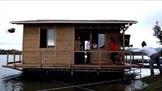 Colombia estudiantes construyen casa flotante [upl. by Aineval]