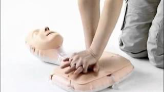 Apprenez le Massage Cardiaque et lUtilisation du Défibrillateur avec Mini anne [upl. by Catlin372]