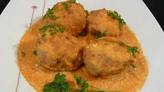 ALBÓNDIGAS DE POLLO EN SALSA DE ALMENDRAS [upl. by Bordy743]