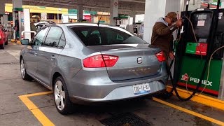 SEAT Toledo 2013 prueba de rendimiento en carretera  Autocosmos [upl. by Aikahs]