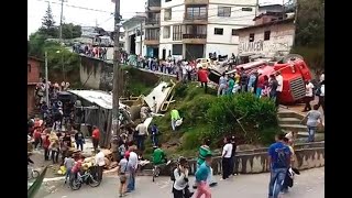 Impactante momento en el que un camión se queda sin frenos en Yarumal [upl. by Aramot]