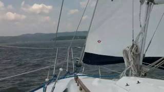 Sailing on a Hunter 285 in the Hudson River [upl. by Ahsaeyt]