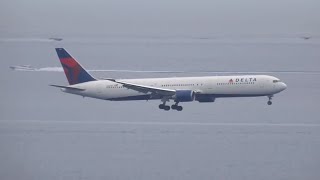 Boeing 767400 Delta landing [upl. by Oicnedurp]