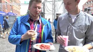 Kieler Woche Kieler Nachrichten testen Essen auf Internationalen Markt [upl. by Dnomaid]