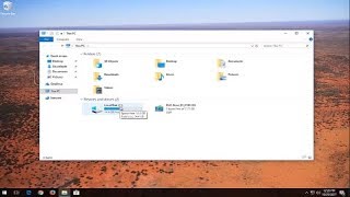 Beginners How To Use A Flashdrive  flash usb drive  May 27 2017 [upl. by Inalaehon]