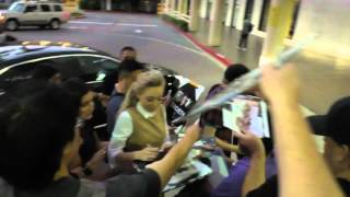 Rami Malek and Portia Doubleday get mobbed by fans at the Mr Robot at SAG Foundation Actors Center [upl. by Amieva]