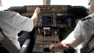 Cockpit  Boeing 747400 Landing in Anchorage [upl. by Dinin391]