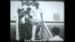 Video Kedatangan Awak Kapal KRI Macan Tutul di Bandara Kemayoran Jakarta 11 Maret 1962 [upl. by Amsa]