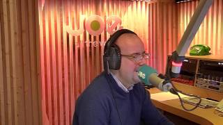 Sven Ornelis zingt voor jarige André Van Duin [upl. by Shurlock]