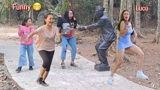 STATUE PRANK FUNNY JUST FOR LAUGHING FOR FUN  PATUNG PRANK LUCU [upl. by Anawat]