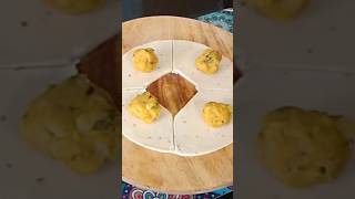 New Samosa folding design viral trending viralshort food shortvideo shorts youtubeshorts [upl. by Goodden]