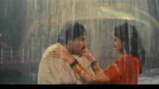 vijayashanti hot rain song frm GANGLEADER [upl. by Aehsrop]