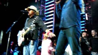 Toby Keith amp Trace in Bristow Va 9122009 Walter Reade hospital  wounded soldiers [upl. by Sedda]