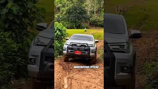 Toyota Hilux tentando superar lamaoffroad 4x4brasil agro youtube hilux4x4 Se increva no canal 🙏 [upl. by Stargell]