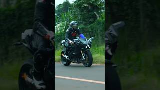 Crazy flyby from a Yamaha R1m amp Kawasaki ninja H2 [upl. by Alita164]