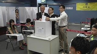 Inoffizielles DemokratieReferendum in Hong Kong [upl. by Htebiram]